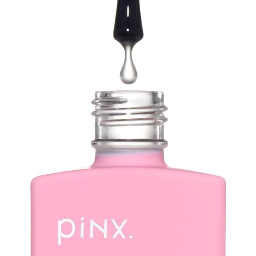 Nahaufnahme einer rosa Nagellackflasche mit zum Tropfen bereitem Pinsel darüber