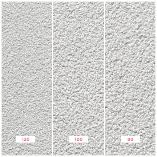 Drei nebeneinander angeordnete Schleifpapier-Oberflächen in den Körnungen 120, 100 und 80 im Bildvergleich